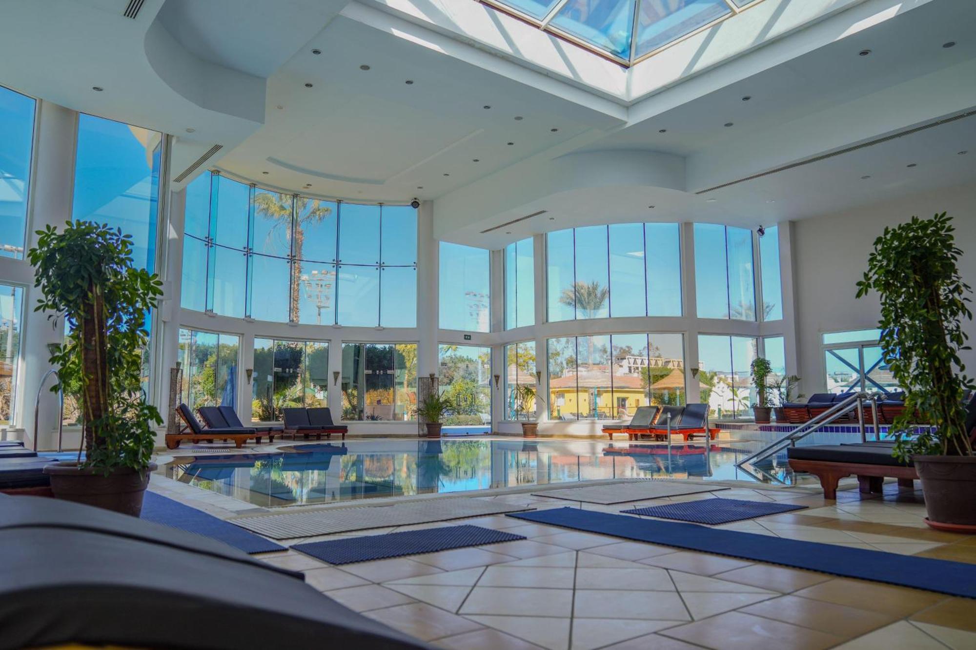 โรงแรมเซียรา ชาร์มเอลชีค ภายนอก รูปภาพ The indoor pool at the hotel