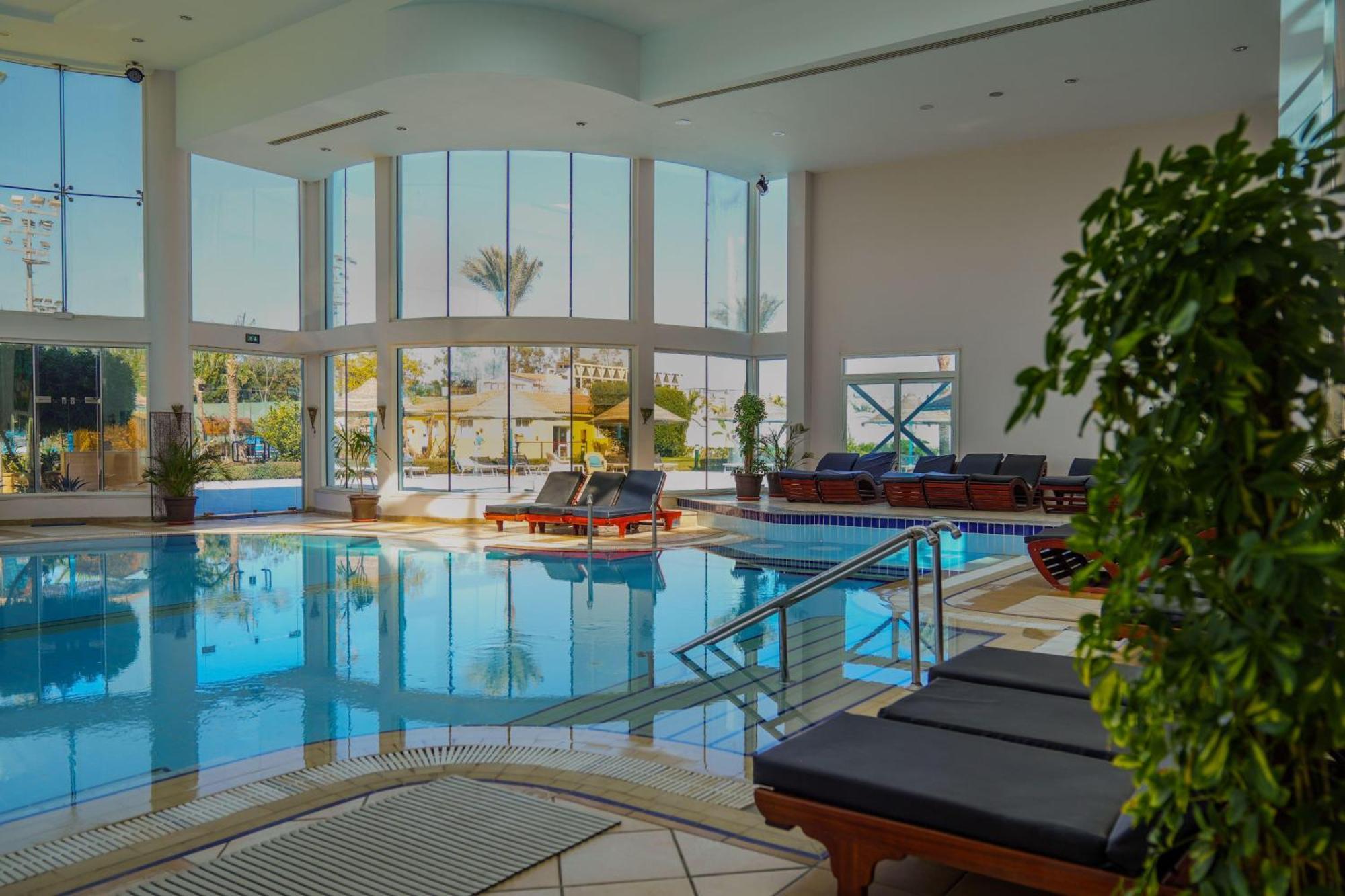 โรงแรมเซียรา ชาร์มเอลชีค ภายนอก รูปภาพ The indoor pool at the hotel