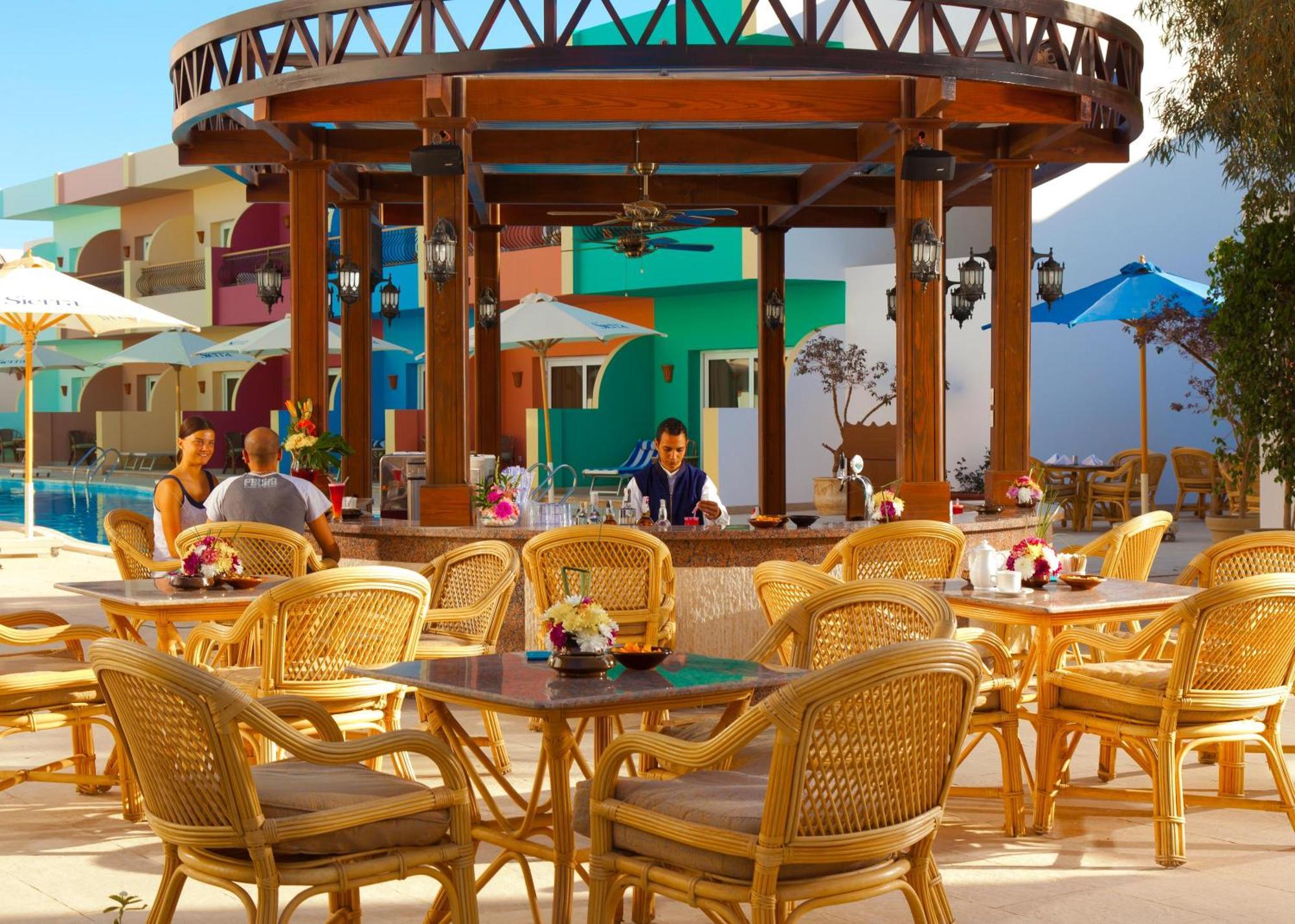โรงแรมเซียรา ชาร์มเอลชีค ภายนอก รูปภาพ The pool bar at the Hilton Sharm El Sheikh
