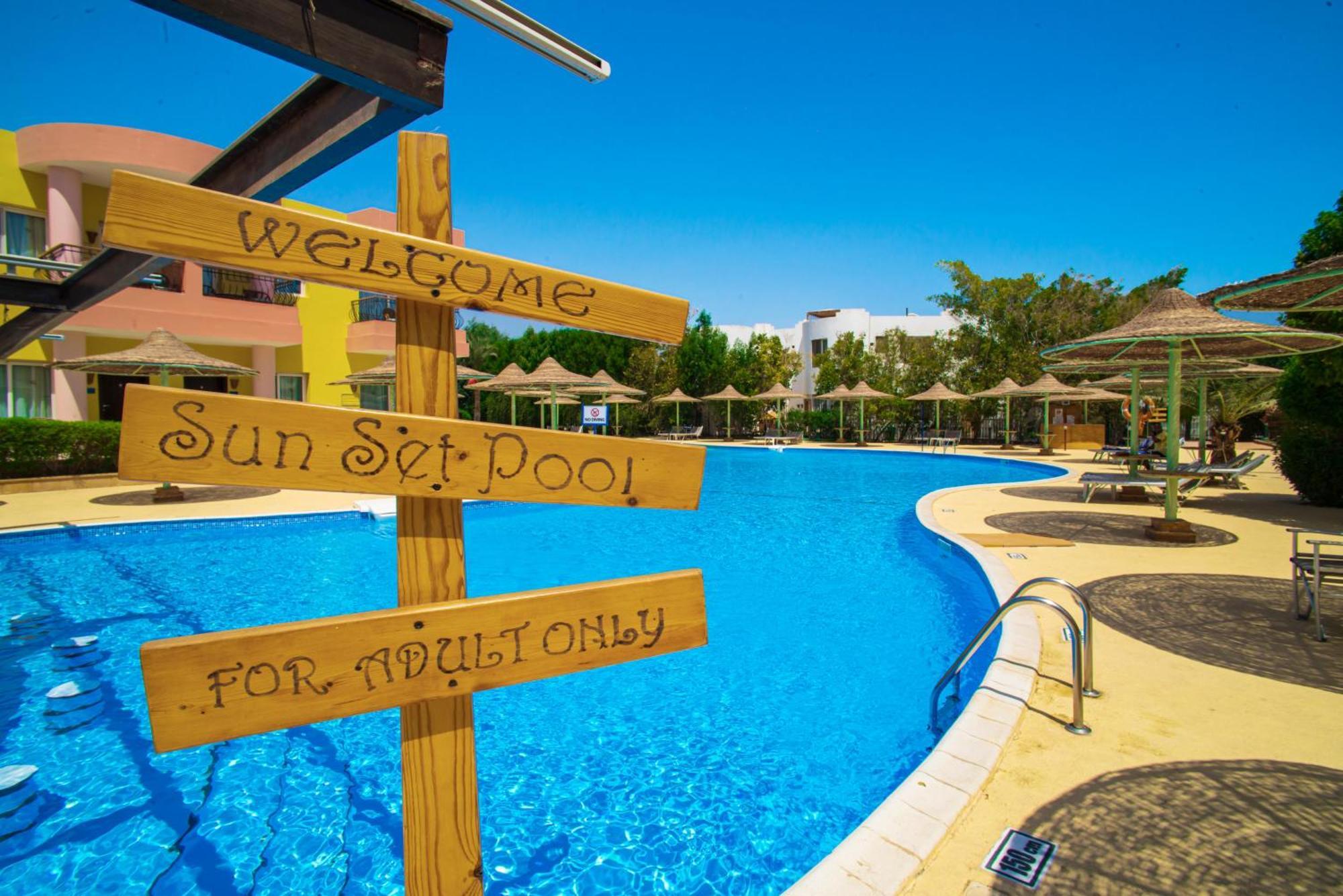 โรงแรมเซียรา ชาร์มเอลชีค ภายนอก รูปภาพ The pool at the hotel