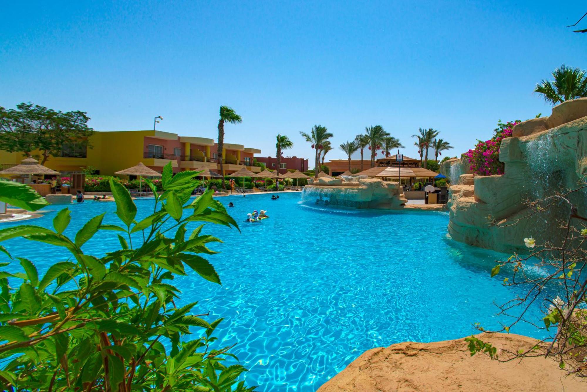 โรงแรมเซียรา ชาร์มเอลชีค ภายนอก รูปภาพ A swimming pool at a resort in Egypt