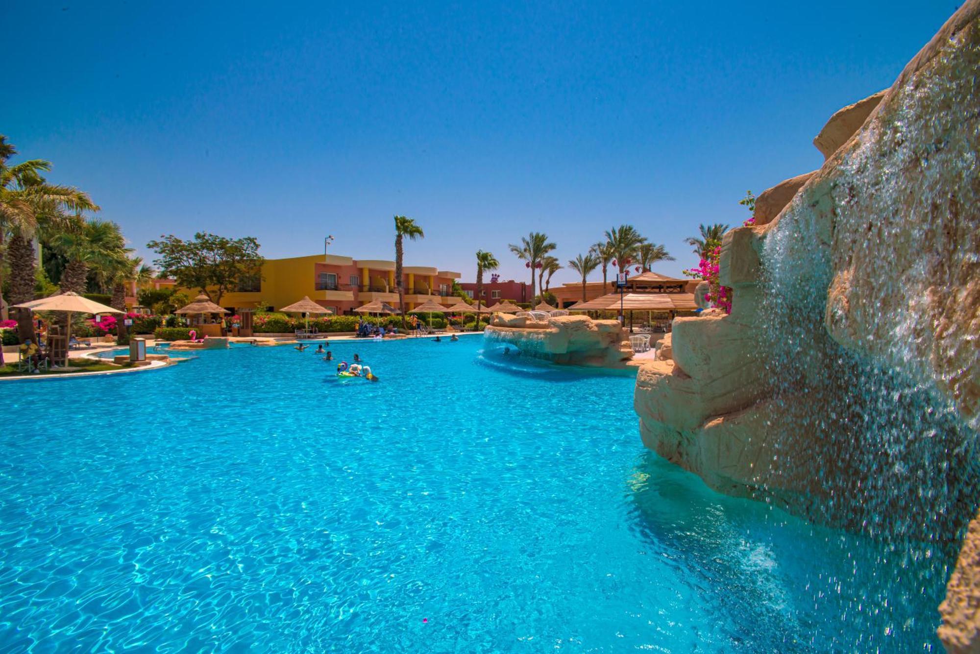 โรงแรมเซียรา ชาร์มเอลชีค ภายนอก รูปภาพ A swimming pool at a resort in Egypt