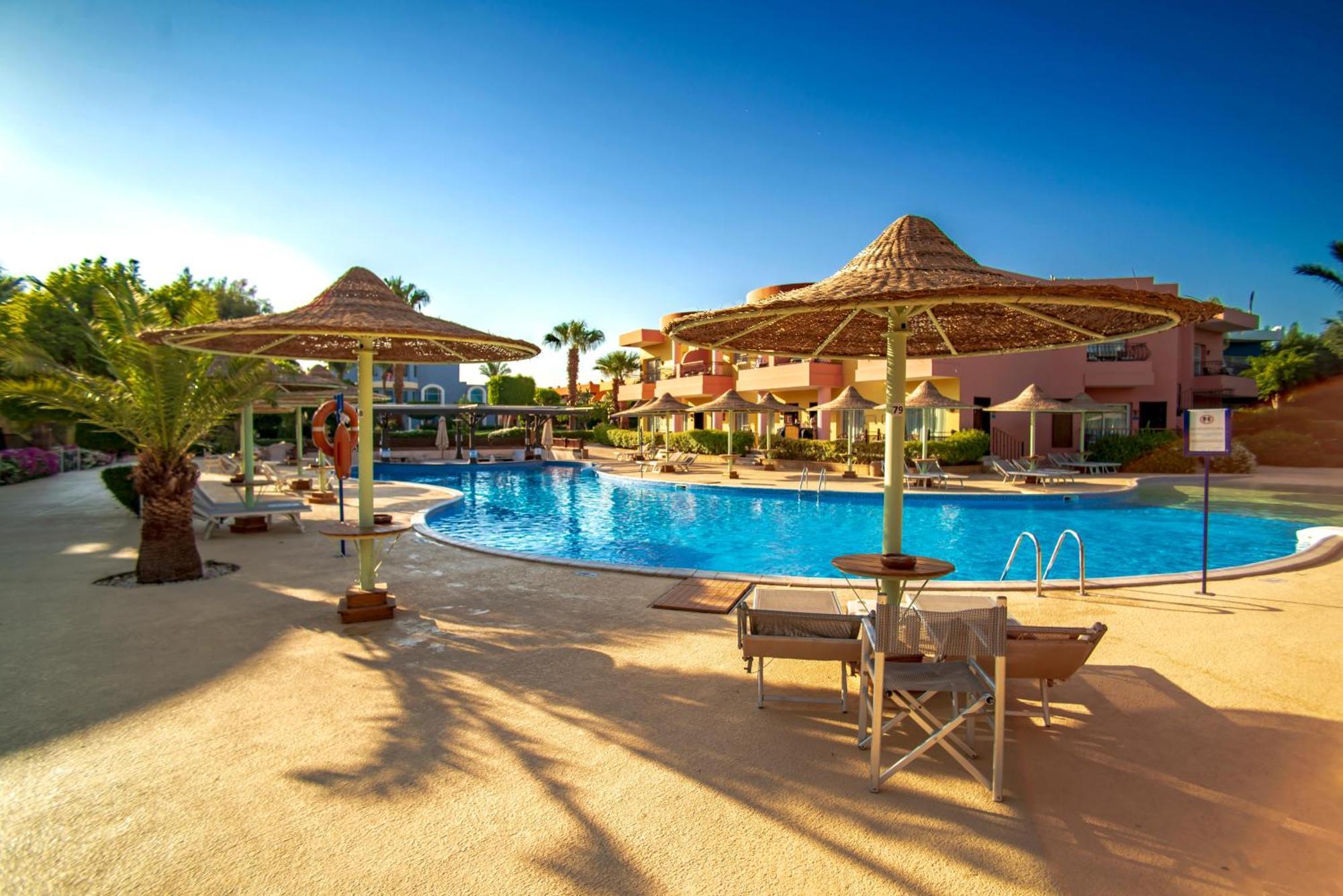 โรงแรมเซียรา ชาร์มเอลชีค ภายนอก รูปภาพ A pool at a resort in Egypt