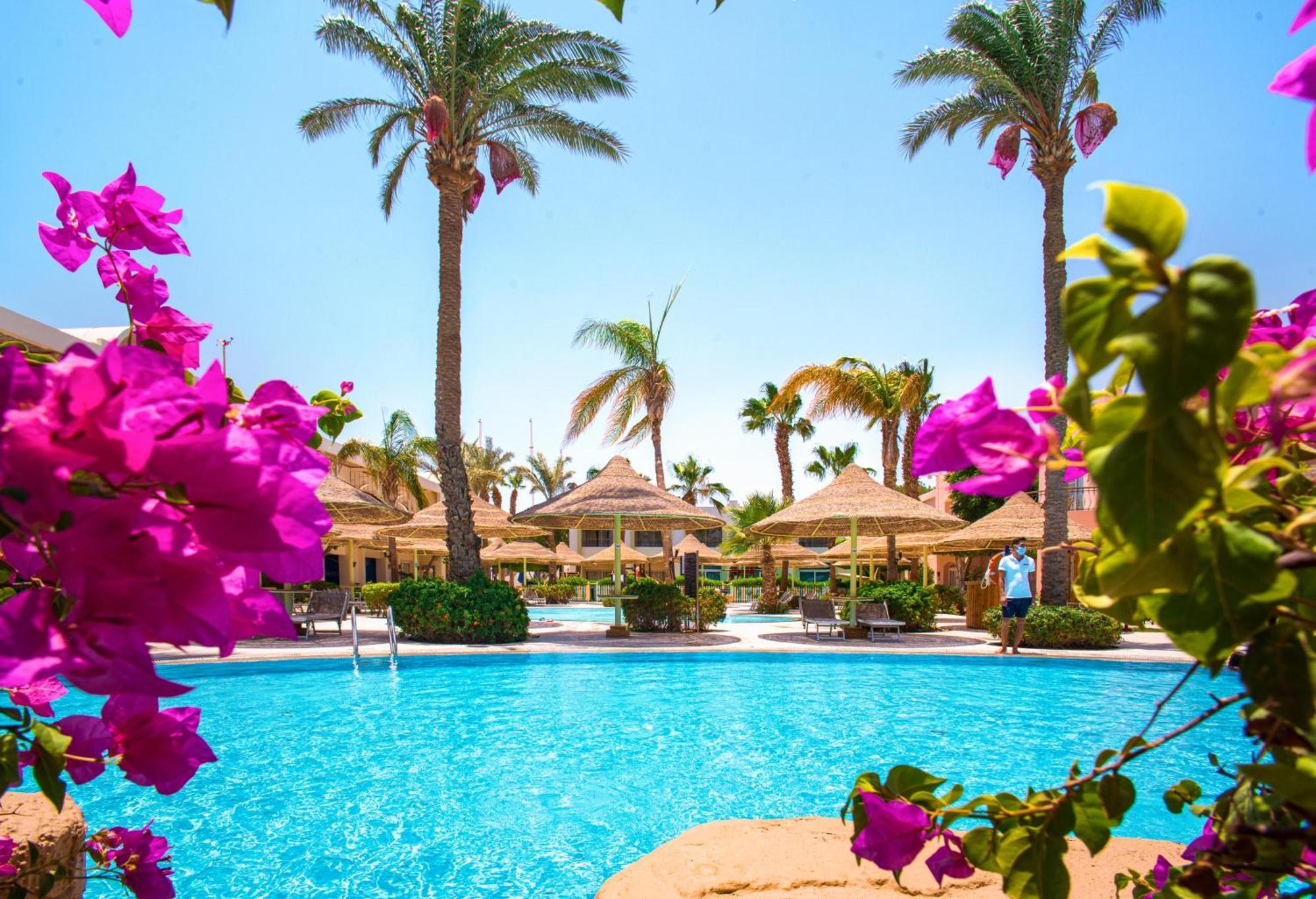 โรงแรมเซียรา ชาร์มเอลชีค ภายนอก รูปภาพ A swimming pool at a resort
