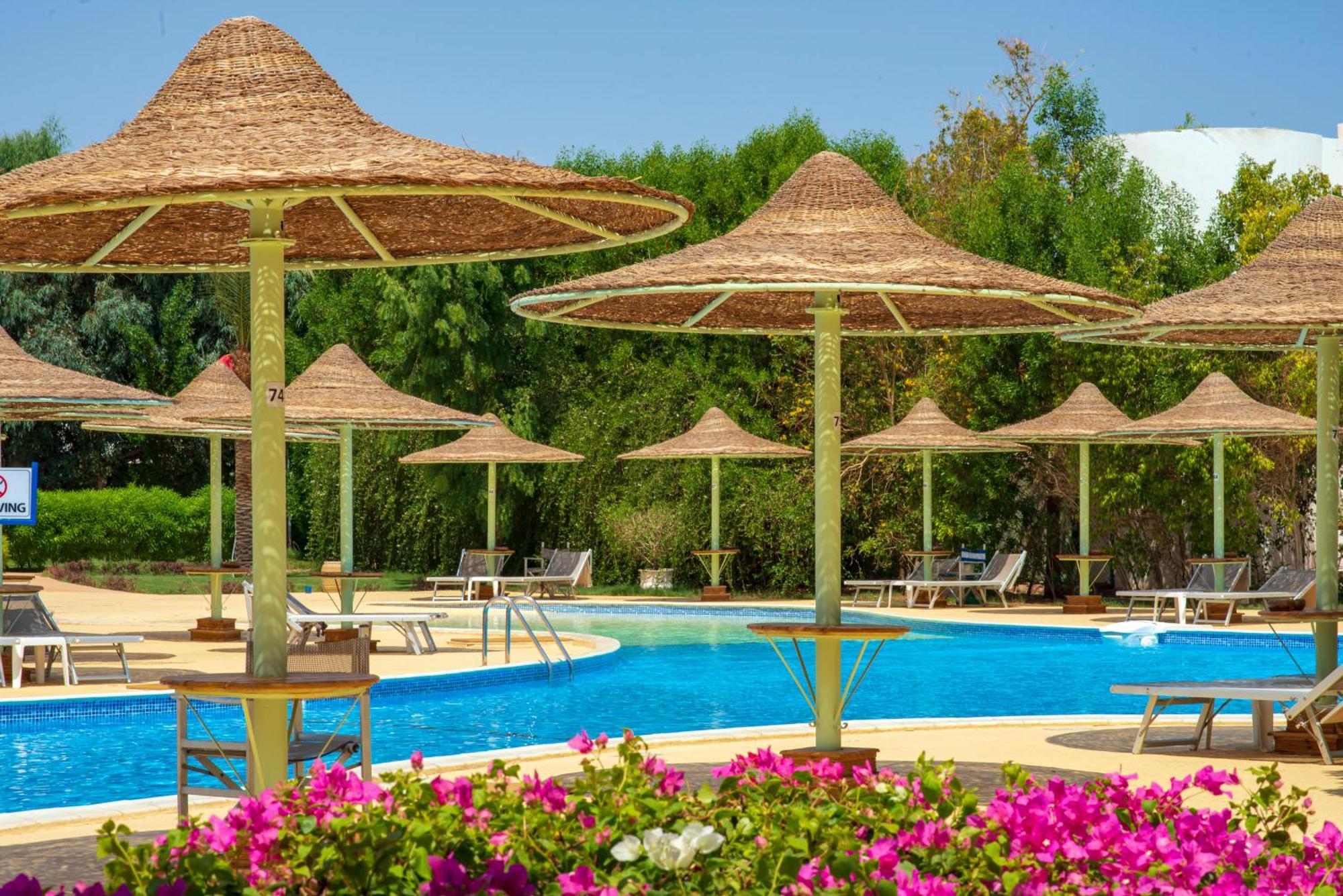 โรงแรมเซียรา ชาร์มเอลชีค ภายนอก รูปภาพ A swimming pool in Egypt