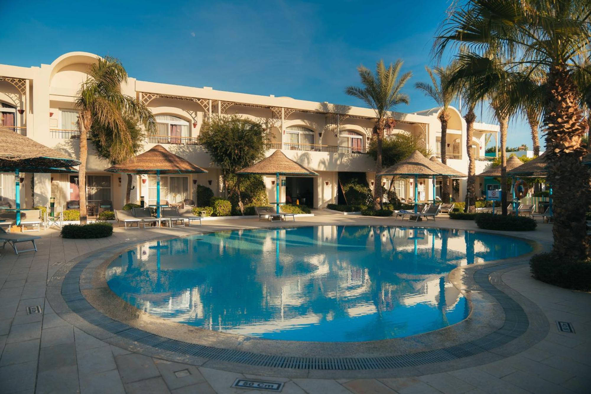 โรงแรมเซียรา ชาร์มเอลชีค ภายนอก รูปภาพ The swimming pool at the hotel