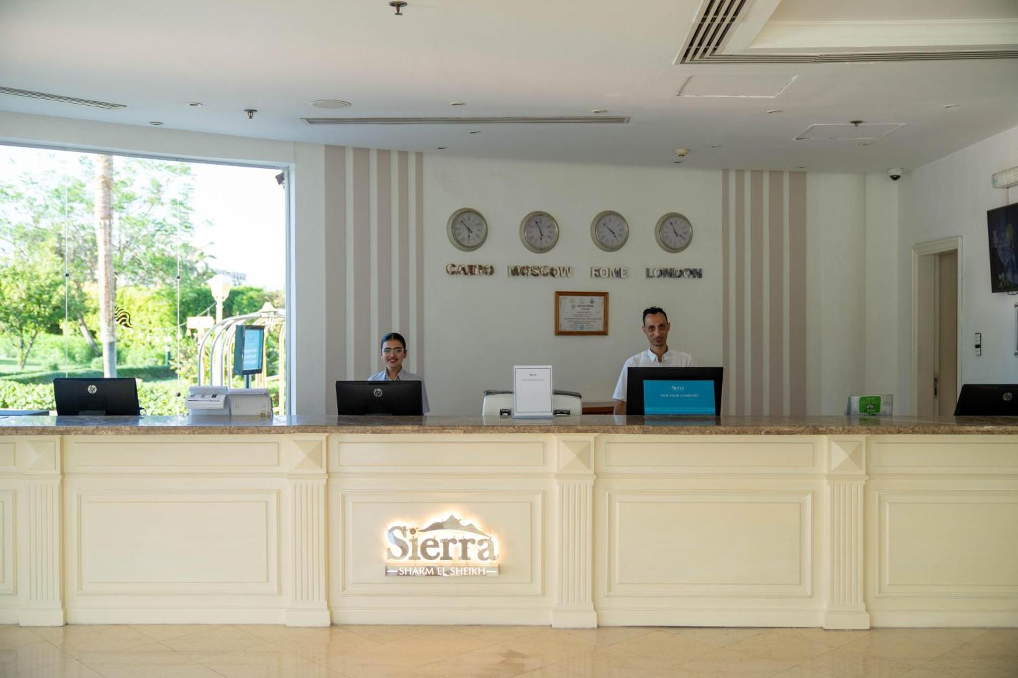 โรงแรมเซียรา ชาร์มเอลชีค ภายนอก รูปภาพ Reception desk at a hotel